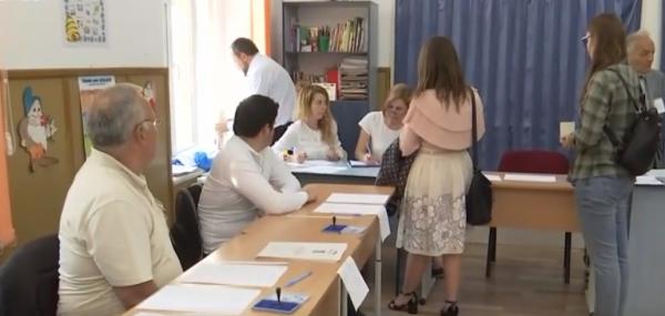 România iese la vot. 3,3% prezența la europarlamentare (Video)