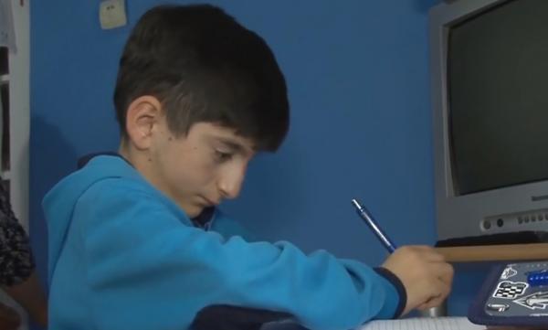 Vreau să ajut! Florin s-a născut cu artro-gripoză, iar durerile de spate nu-l lasă să respire (Video)