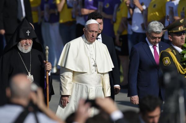 Mai sunt câteva zile până la vizita istorică a Papei Francisc. Jurnaliștii Antena 1 vor fi mereu pe urmele Sfântului Părinte  (Video)