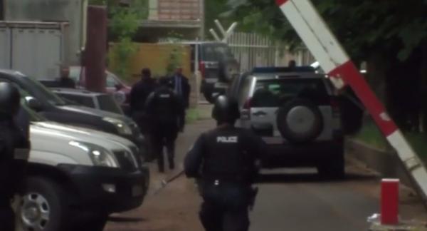 Tensiune în Kosovo, după o intervenţie armată a poliţiei într-o regiune majoritară sârbă (Video)