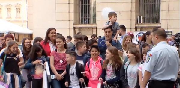 Mii de copii, petrecere de ziua lor la Ministerul de Interne