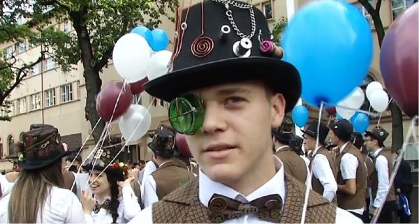 Carnavalul absolvenţilor de liceu, pe străzile din Bucureşti