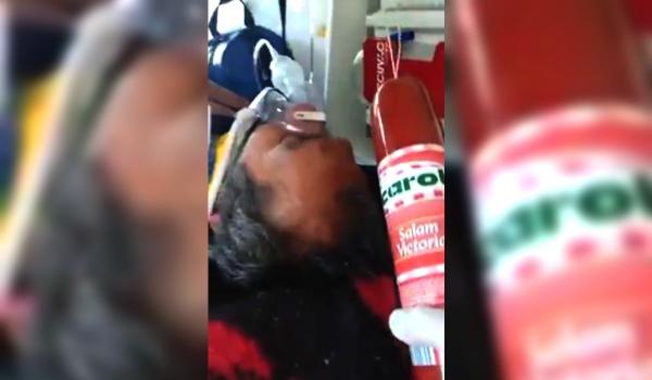 Pacient inconştient, filmat şi umilit într-o ambulanţă SMURD: 'Vrei parizer, beţivanule?'