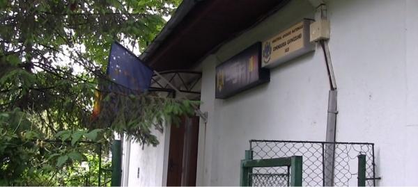 Militarul care şi-a bătut fosta iubită şi pe părinţii acesteia, arestat preventiv