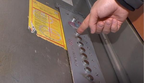 Mii de români, în pericol din cauza lifturilor vechi şi neîntreţinute