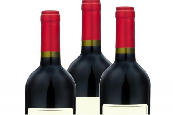 Românii dau tot mai mulţi bani pe alcool şi tutun