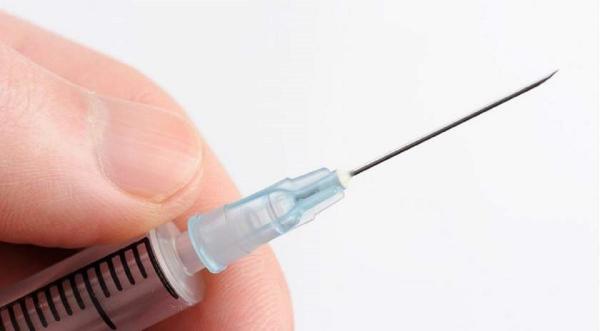 Noi detalii despre atacurile de la Alba Iulia. Două persoane, înţepate pe stradă