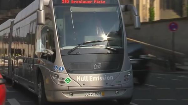 Autobuzul viitorului, alimentat cu hidrogen, a ajuns la București (Video)