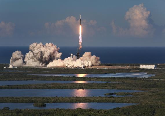 Space X, lansare spectaculoasă de rachetă