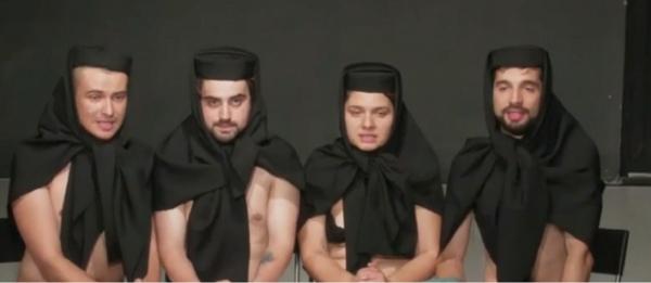 Scandal uriaş cu patru tineri dezbrăcaţi mâncând ceapă pe o icoană