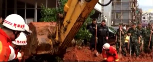 Alunecare de teren, de proporţii catastrofale, filmată în China (Video)