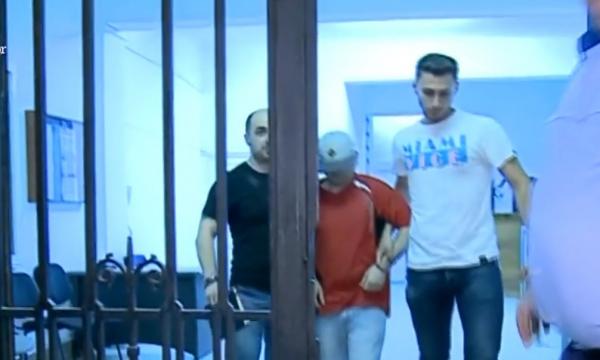 Un militar român a batjocorit o fetiță de 13 ani, într-o scară de bloc