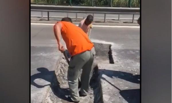 Autostrada Soarelui a cedat din nou. Muncitorii, obligaţi să intervină după numai două zile (Video)