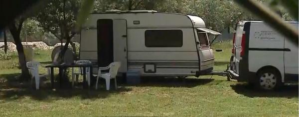 Tot mai mulţi români merg cu rulota la mare