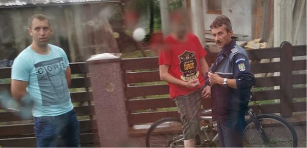 Supărat că nu intră şi în birtul lui, un afacerist i-a luat la pietre pe turiştii din mocăniţă (Video)