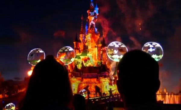 Doi tineri din Belgia şi-au petrecut noaptea în parcul de distracţii Disneyland Paris (Video)