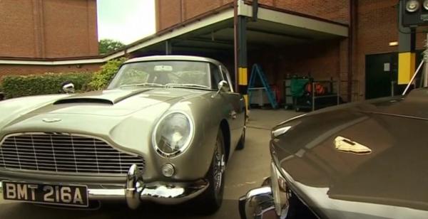 Prinţul Charles şi-a făcut apariţia pe platourile de filmare a următoarei producţii James Bond