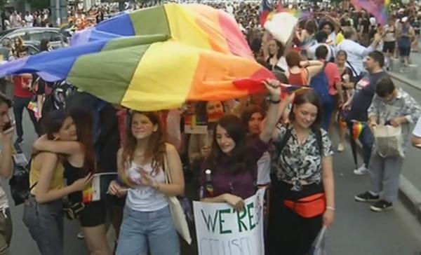 Marșul comunității LGBT la București, organizat sub haștagul #loveforall