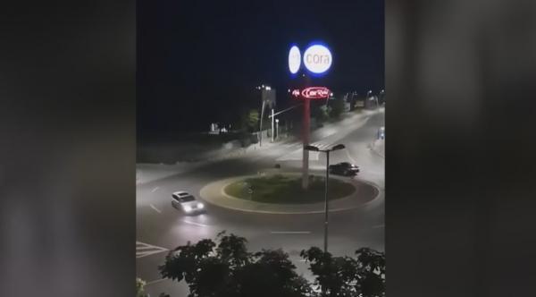 Șoferii care au făcut drifturi în sensul giratoriu din Bacău riscă amendă de 2500 de lei