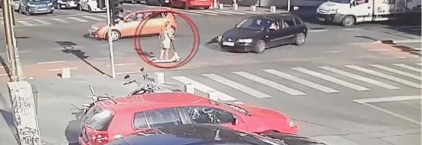 Tânără pe trotinetă, lovită în plin de o şoferiţă în Bucureşti (Video)