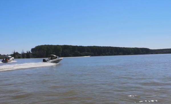 Ambarcațiune cu turiști teribiliști, urmărită fără succes de poliție în Deltă