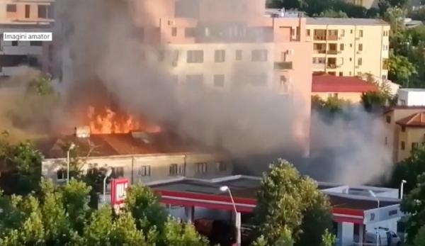 Incendiu uriaş în Bucureşti, 11 familii au rămas fără case