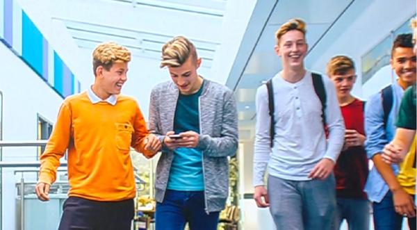 Controverse, după ce autorităţile au propus ca elevii care nu chiulesc să fie remuneraţi