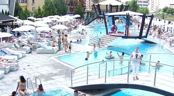 Piscinele din Capitală, luate cu asalt de bucureșteni (Video)