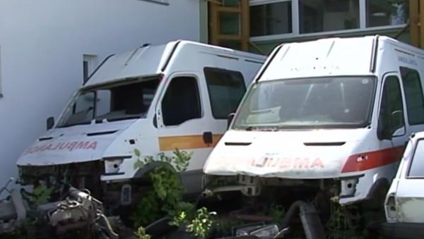 Consilier local din Gorj, cercetat de poliţie, după ce ar fi furat motoarele unor ambulanţe vechi