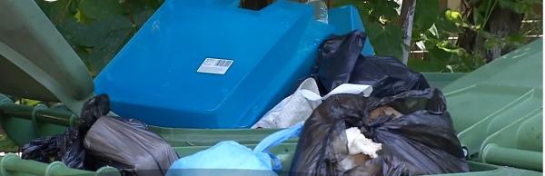 Românii care nu selectează gunoiul reciclabil de cel menajer riscă amenzi