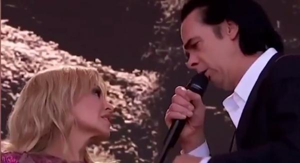 Kylie Minogue, moment emoţionant pe scena principală a festivalului Glastonbury (Video)