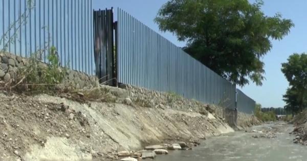 Doi bătrâni din Neamţ au rămas izolaţi de restul lumii din cauza inundaţiilor