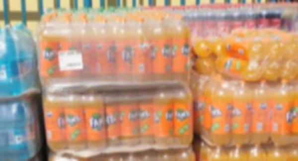 Zeci de tone de băuturi depozitate la peste 40 de grade Celsius, găsite de Protecţia Consumatorului din Braşov