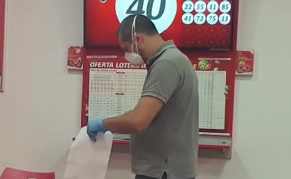 Jaf, ziua în amiaza mare, la o casă de pariuri din Timişoara