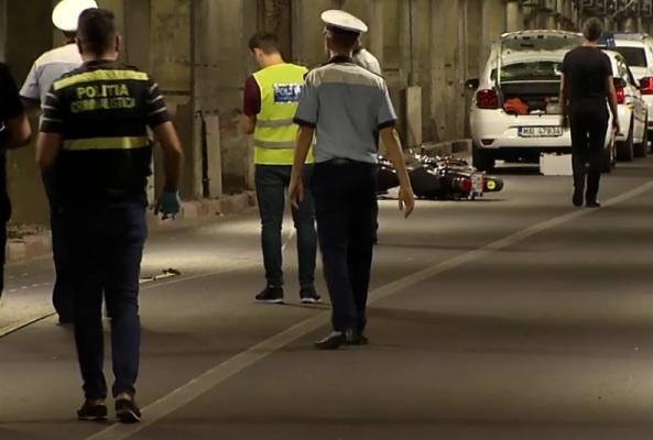 Un motociclist a murit în pasajul Unirii din Capitală după ce a pierdut controlul şi s-a izbit de stâlpii de susţinere