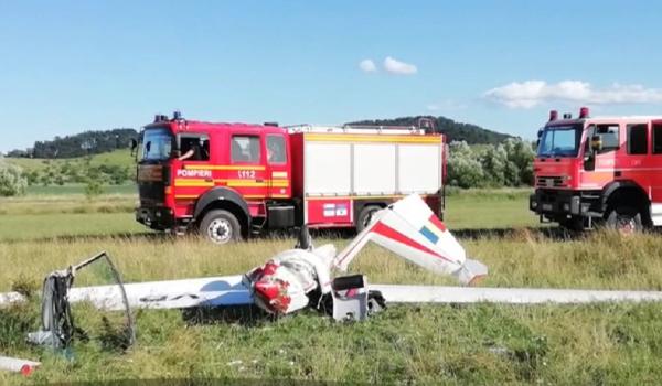 Tânărul care şi-a rupt coloana căzând cu planorul, la Sânpetru, în Braşov, lua lecţii de zbor