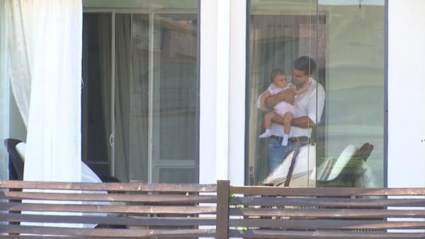 Imagini cu fetiţa Elenei Udrea în România. Primul semn al revenirii fostului ministru