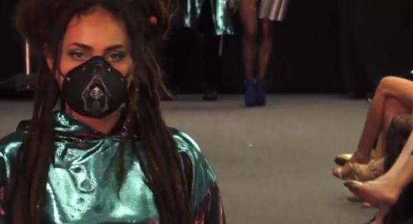 Defilarea viitorilor designeri români. Creațiile tinerilor, sub lupa expertului Alin Gălățescu