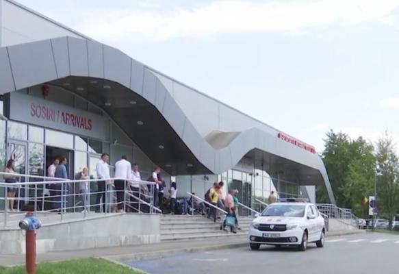 Falsă măicuţă, reţinută pe Aeroportul din Iaşi. Femeia a primit o sută de mii de lei de la trei oameni