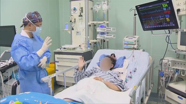 O fetiță căreia nu i-a mai bătut inima timp de 6 zile, salvată de medici în China