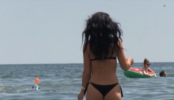 Plajele s-au transformat în podiumuri de modă. Ce costume de baie se poartă în 2019