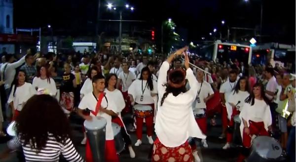 București, o mare scenă în a doua seară a Festivalului Internațional de Teatru de Stradă