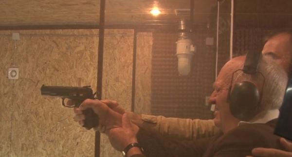 Veterani de război şi militari în rezervă au pus din nou mâna pe arme, într-un poligon din Hunedoara