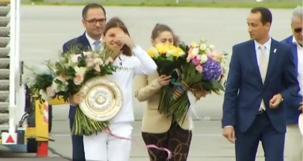 Simona Halep, primire călduroasă la revenirea în România