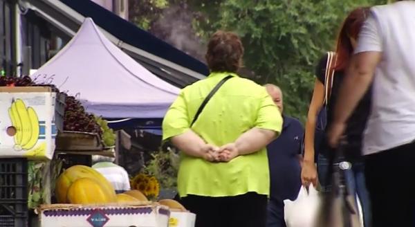 Românii se întorc încet-încet spre magazinele de lângă casă (Video)