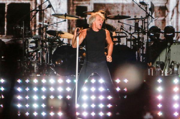 Bon Jovi va urca din nou pe scena din România. Cât costă un bilet