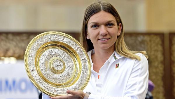 Simona Halep prezintă miercuri trofeul de la Wimbledon într-o festivitate specială