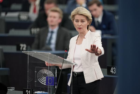 Ursula von der Leyen a devenit prima femeie preşedinte al Comisiei Europene