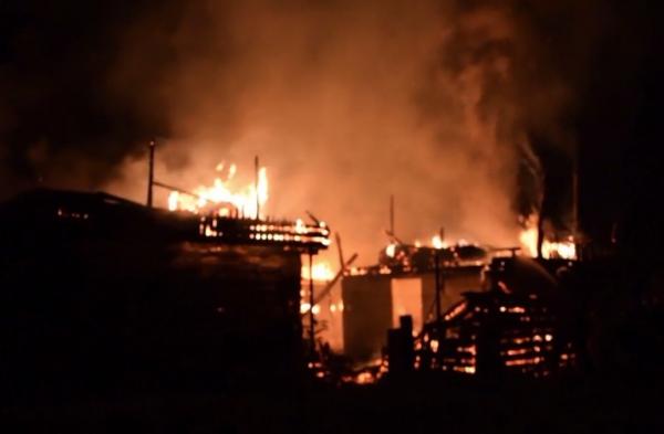 Incendiu violent la o casă din comuna Tiha Bârgăului, judeţul Bisitriţa-Năsăud