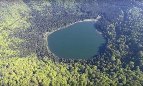 Vulcanul descoperit în Carpaţii Orientali, considerat de specialiştii străini "o bombă cu ceas"